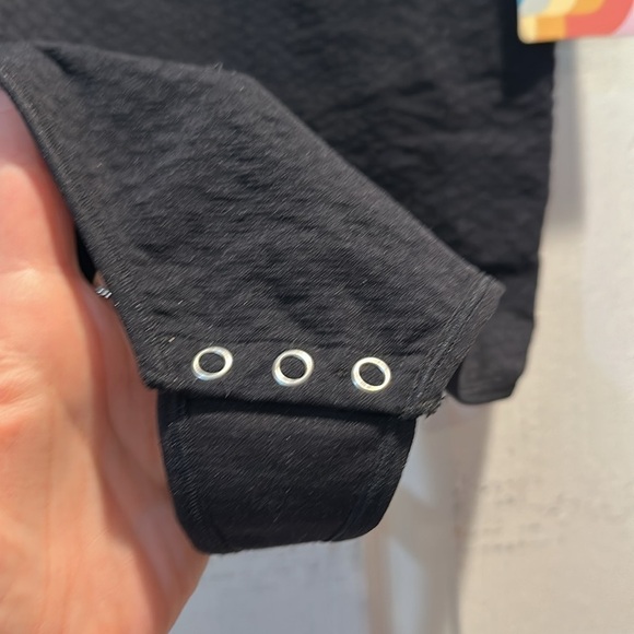 NWT! Yummie Emmelyn Boa Snake Black V-Neck Seamless Shapewear Bodysuit M/L - Picture 10 of 11